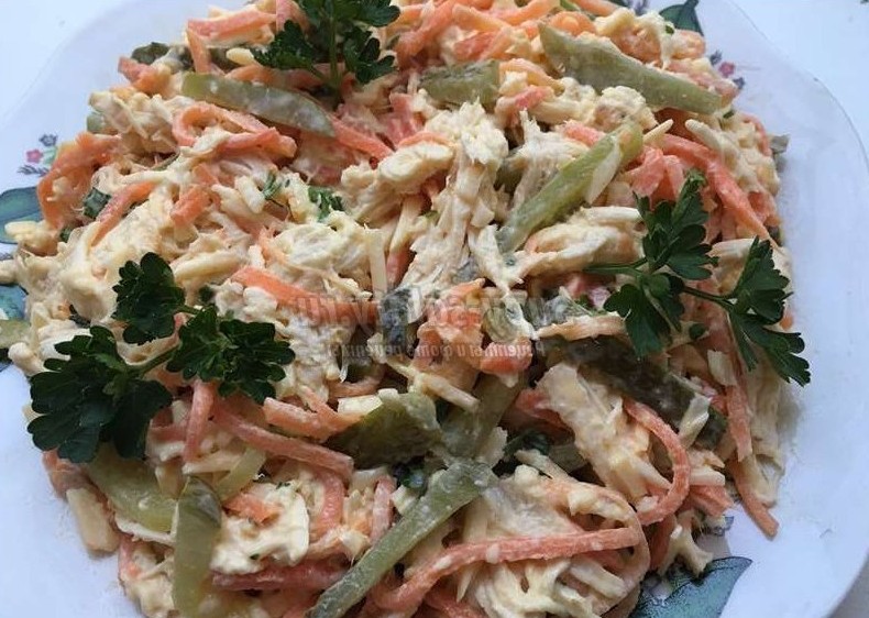 Салат из свежей морковки, сыра и чеснока, пошаговый рецепт с фото
